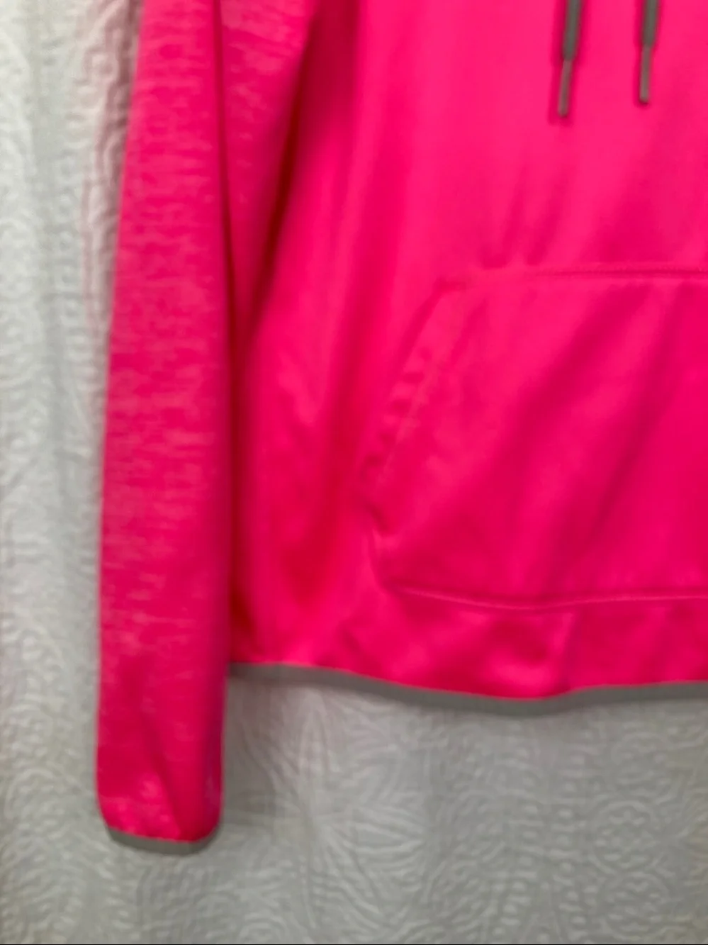 Danskin Now Women’s Neon Pink Pullover Hoodie sz Medium